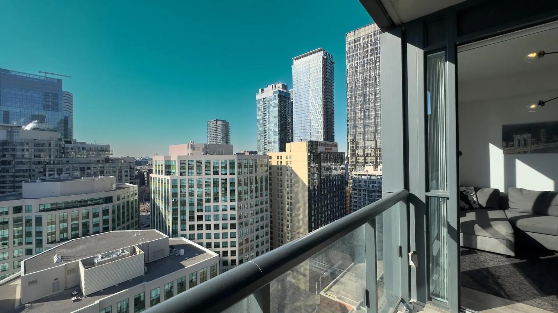 300 Front Suites - Two Beds With Free Parking Toronto Canada