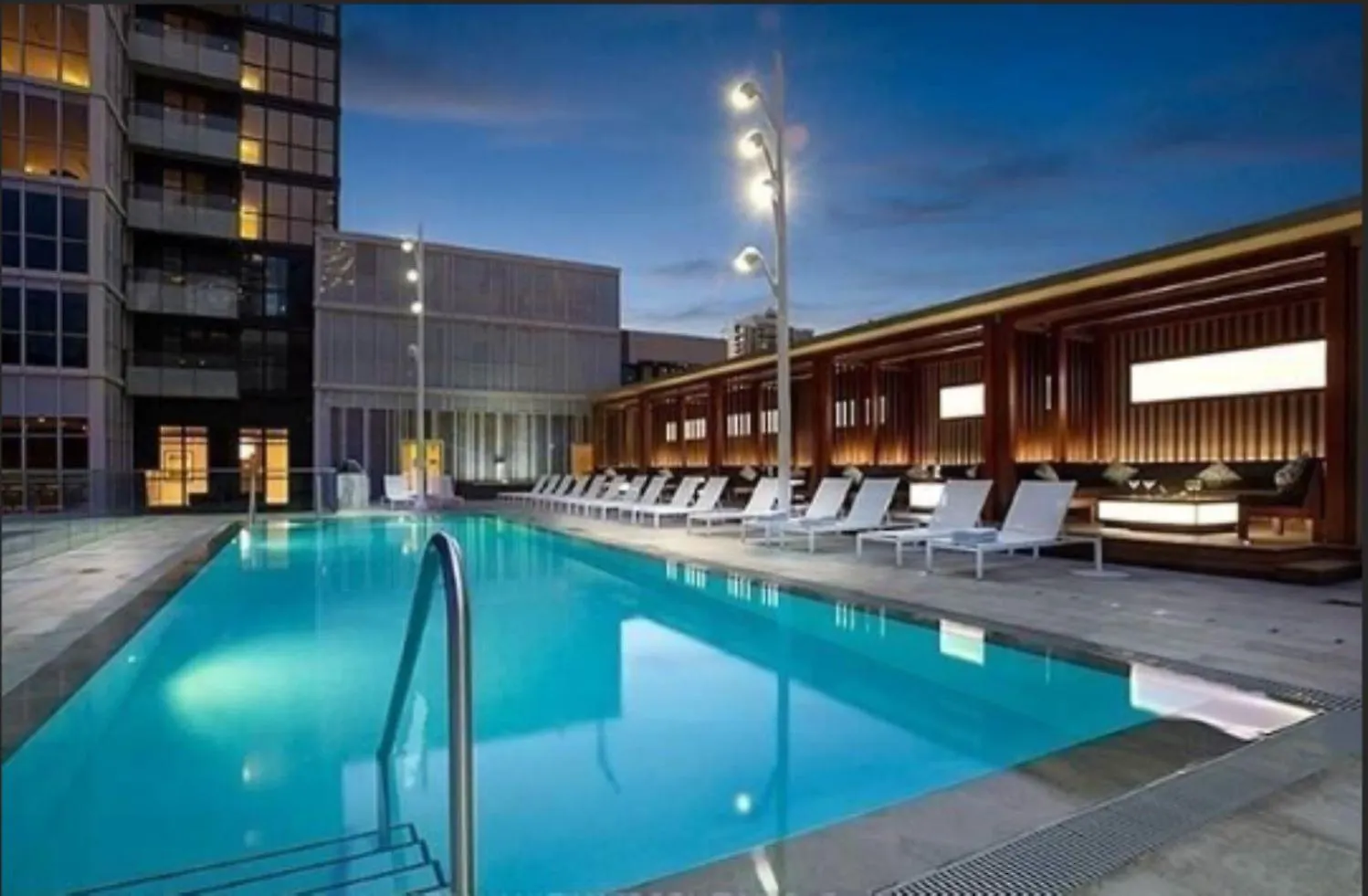 Apartment 300 Front Suites - Two Beds With Free Parking Toronto