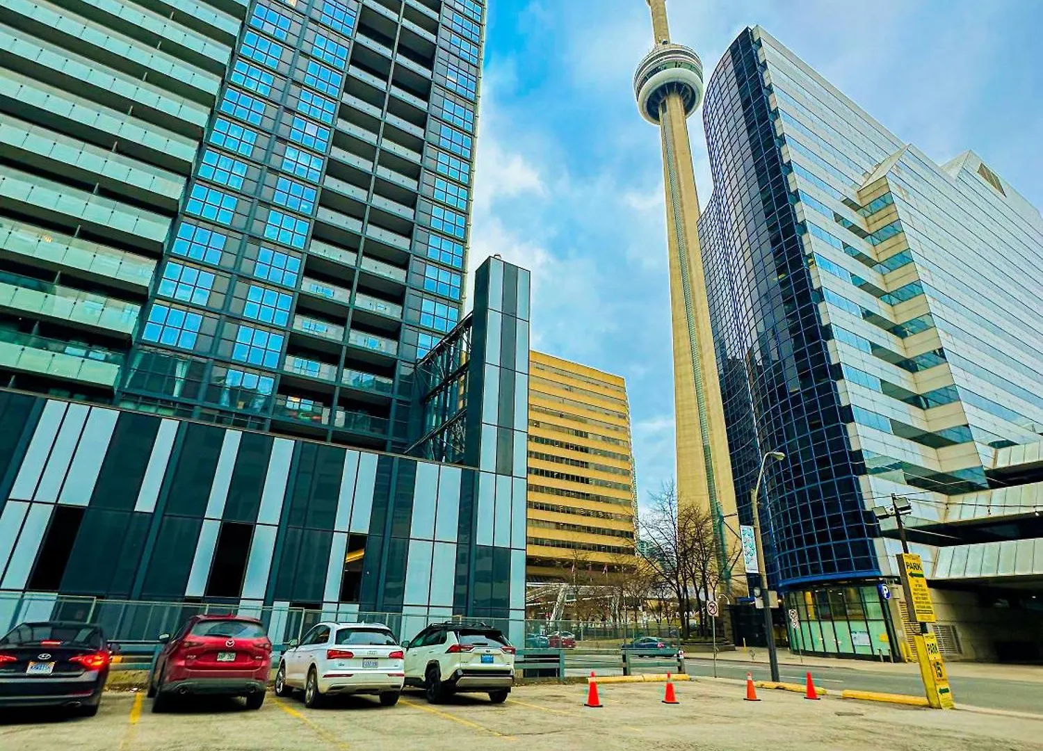 Apartment 300 Front Suites - Two Beds With Free Parking Toronto