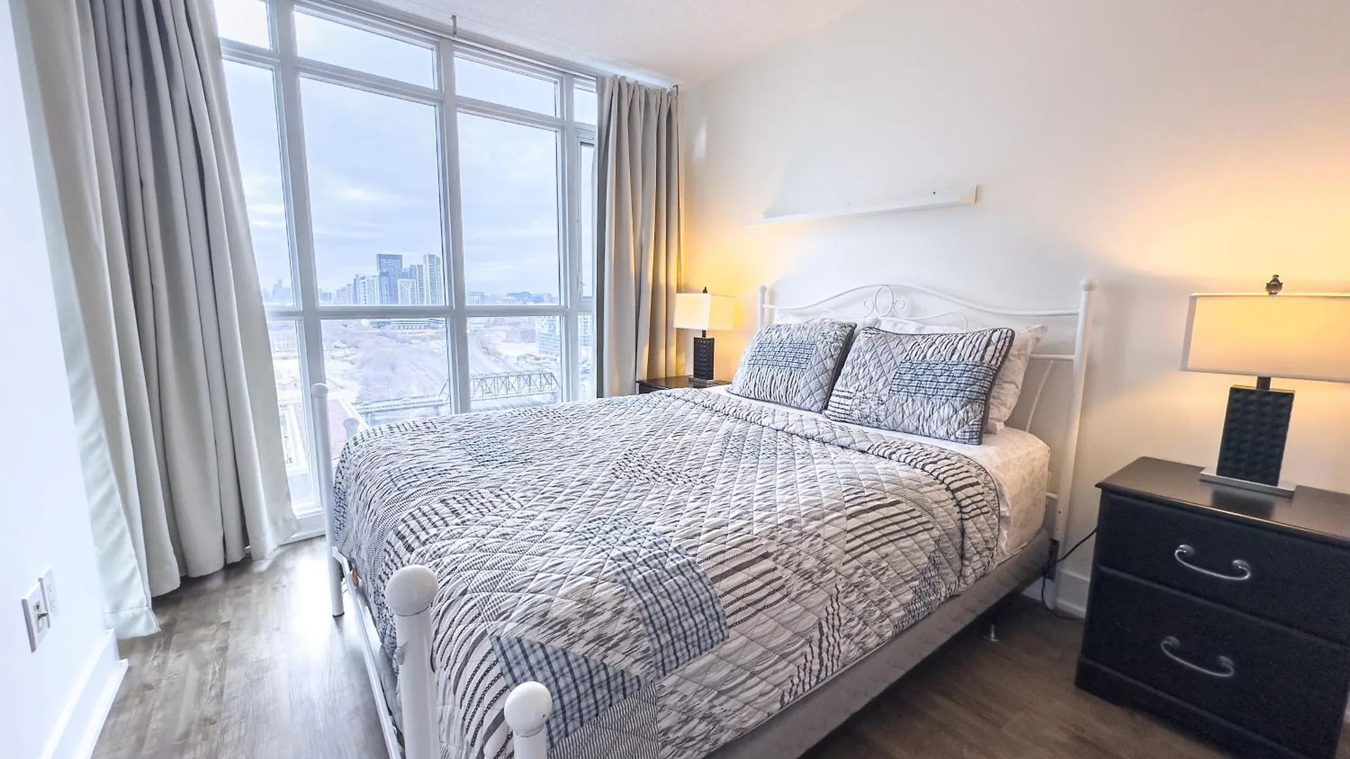 300 Front Suites - Two Beds With Free Parking Toronto 0*,