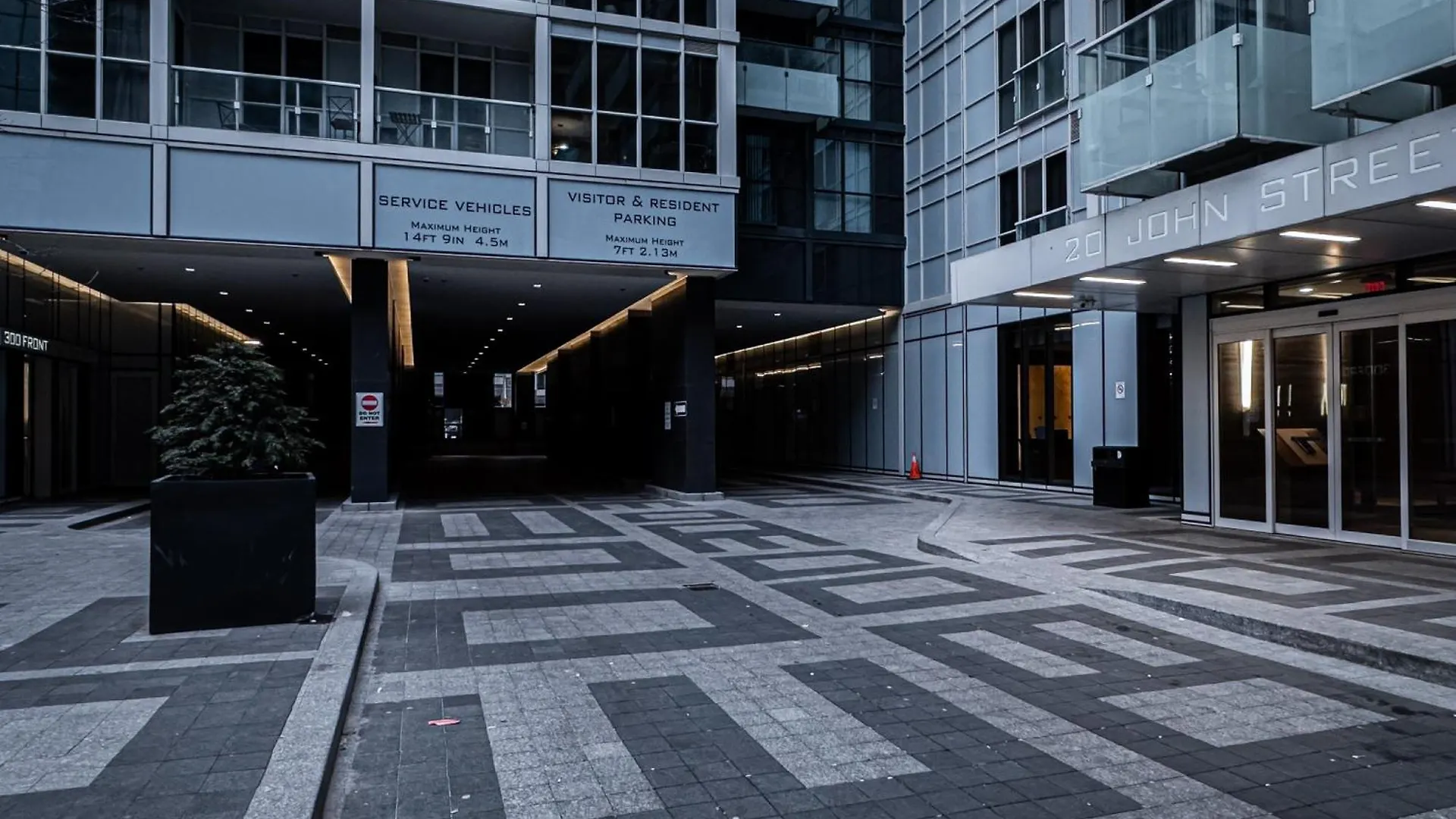 300 Front Suites - Two Beds With Free Parking Toronto Apartment